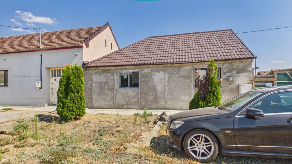 Casă cu teren de 2.134 mp în Sântana | 5 camere - Poză 2