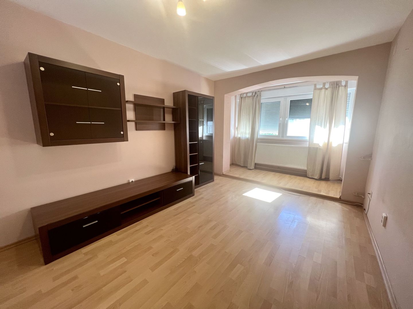 APARTAMENT DECOMANDAT- ZONA CETATII - Poză 1