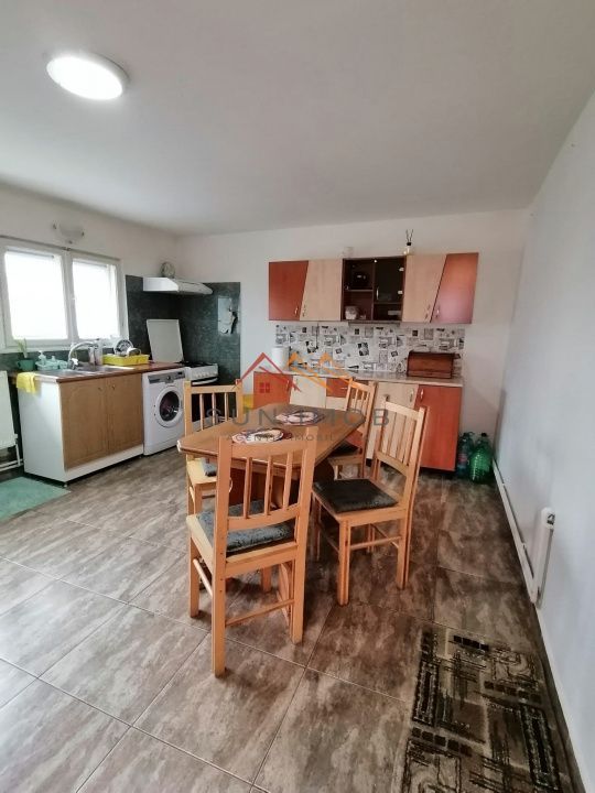 Apartament in vila, 3 camere, centrala termica, liber - Poză 1