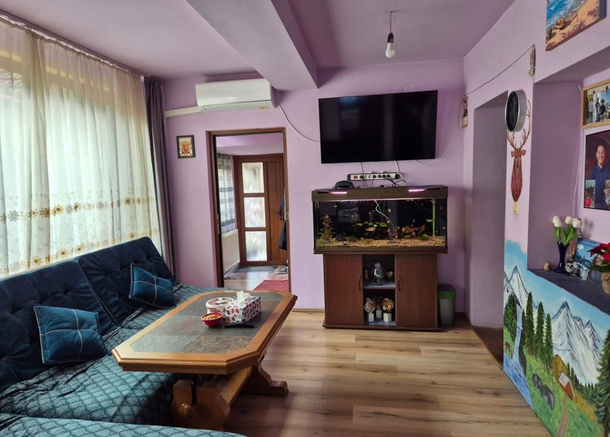 Casa in cartierul Nufarul - Poză 3