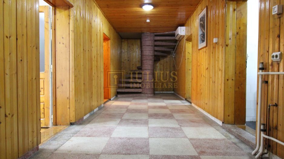 Spatiu de 135 mp la parter, ideal pentru spatiu comercial sau birouri - Poză 1