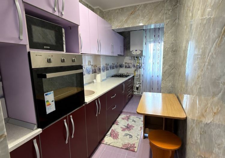 De inchiriat apartament 2 camere, renovat , Micro 40, et.1, 1500 lei - Poză 2