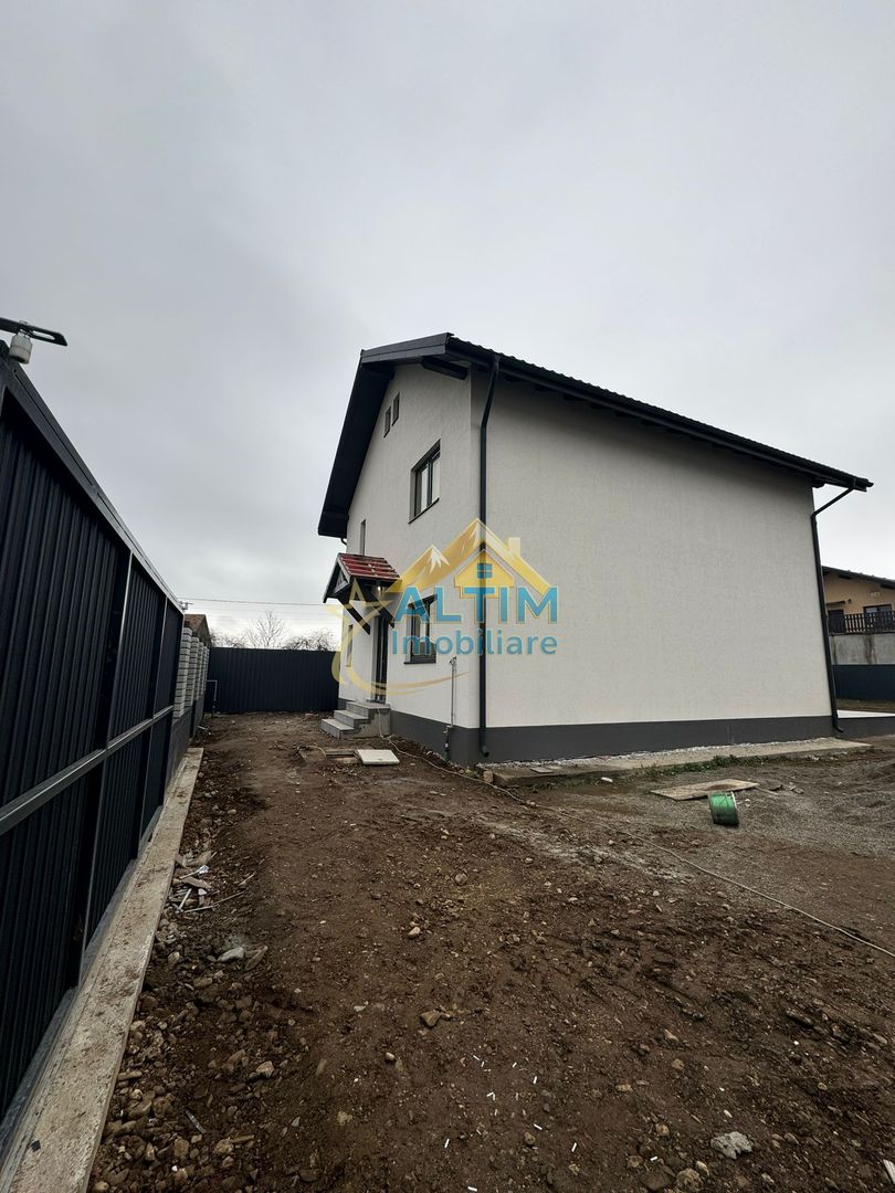 De vânzare - Casă cu 4 camere în cartier Izvor - Poză 3