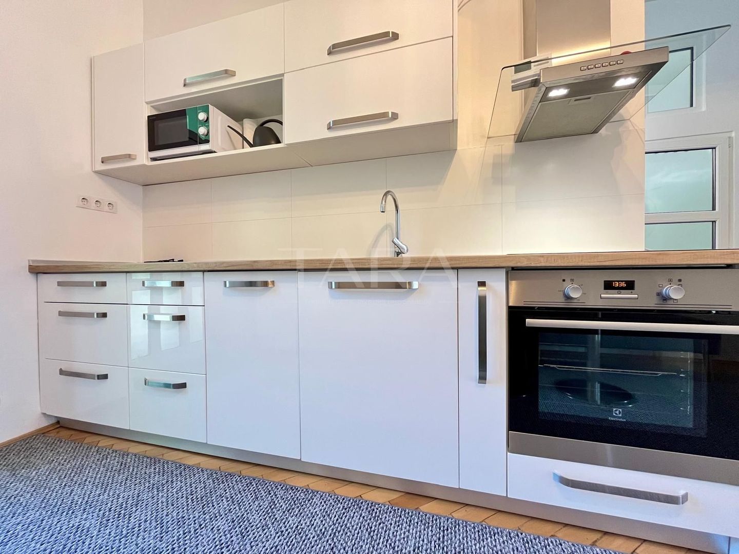EXCLUSIVITATE. Apartament decomandat, ULTRACENTRAL. - Poză 1