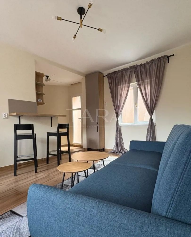 Casă centrală renovată, mobilată și utilată, zona Platinia - Poză 2