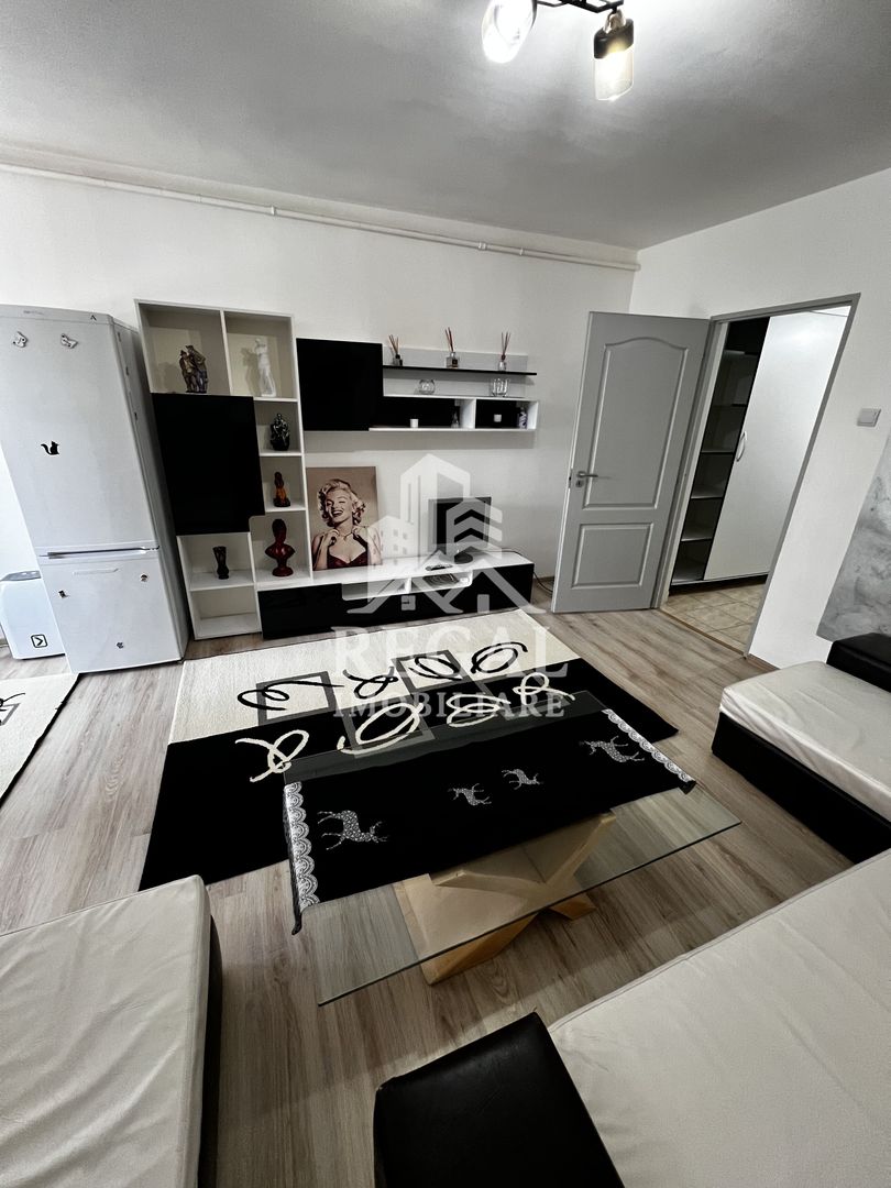 Garsonieră de închiriat – modernă, complet utilată, în zona centrală - Poză 2