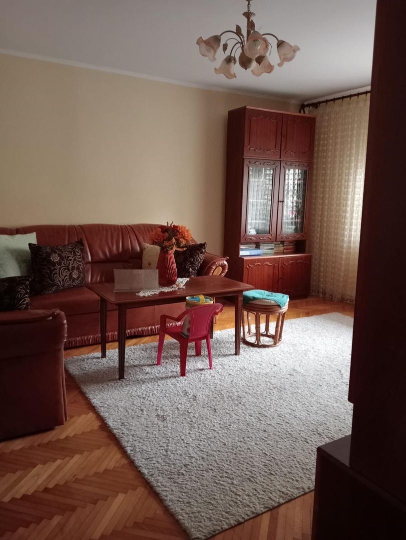 Vand apartament cu 3 camere, decomandat, la parter - Poză 3