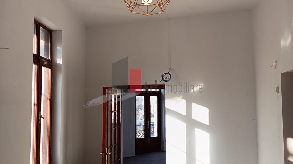 Vila  de inchiriat recent renovata - Poză 7