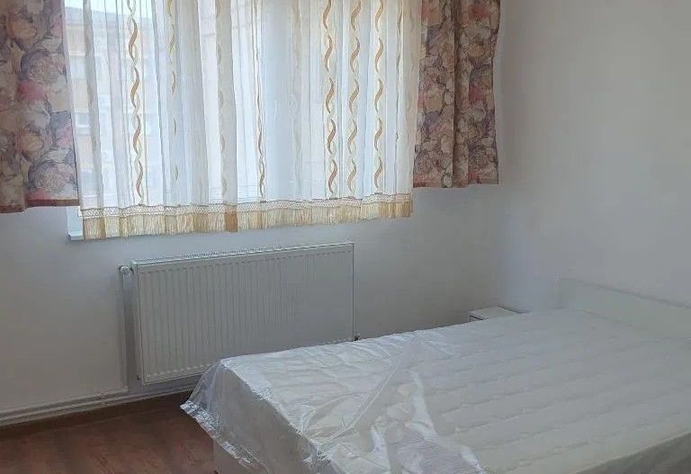 Apartament 3 camere,  Micro 21,et 3,renovat ,mobilat cu totul nou - Poză 1
