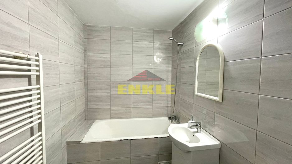 De vanzare apartament cu doua camere decomandat, zona Bazar - Poză 4