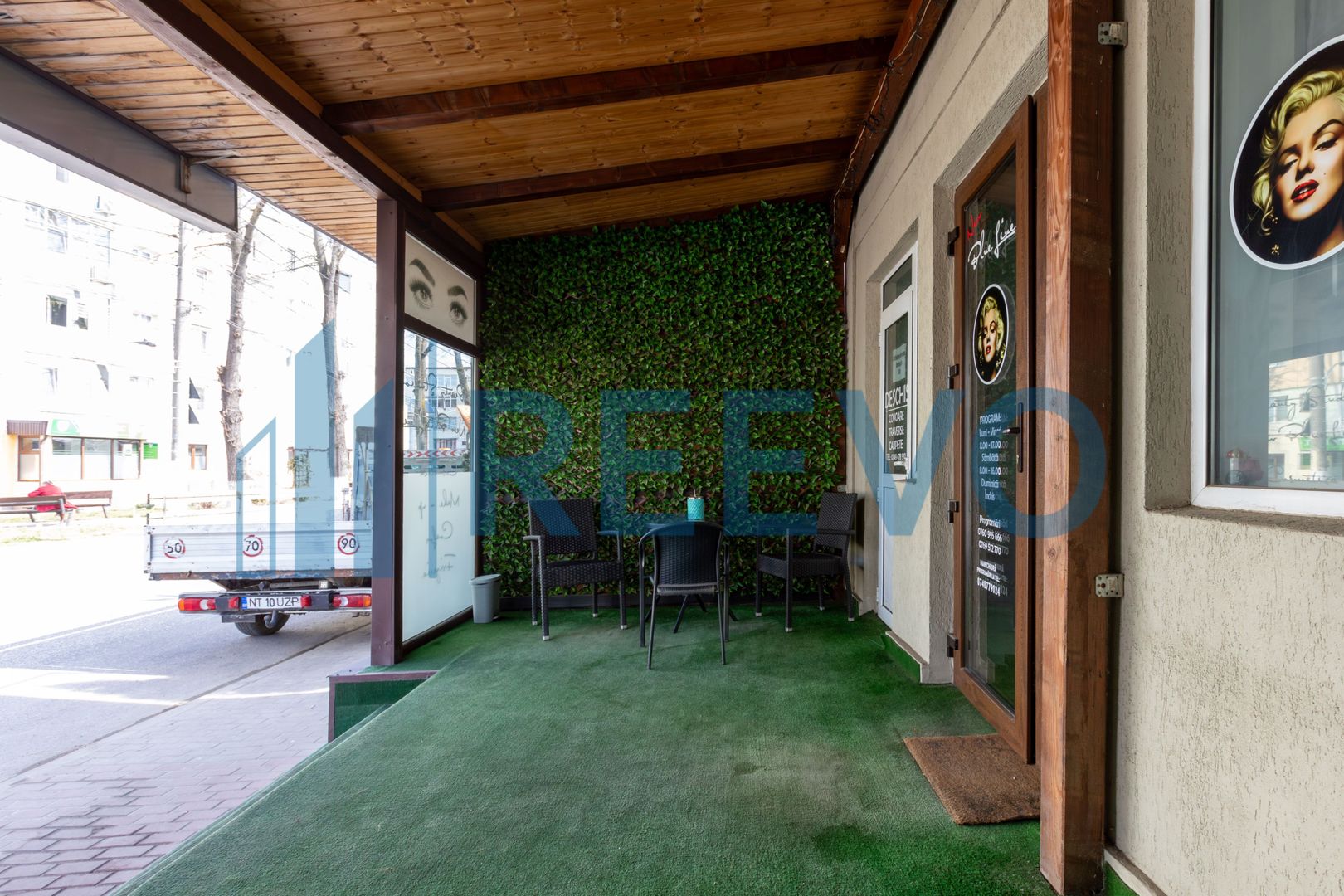 Clădire și teren pentru investiție, central Roman - Poză 59