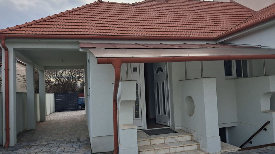 Casă / Vilă cu 5 camere de vânzare în Titulescu, Satu Mare - Poză 1