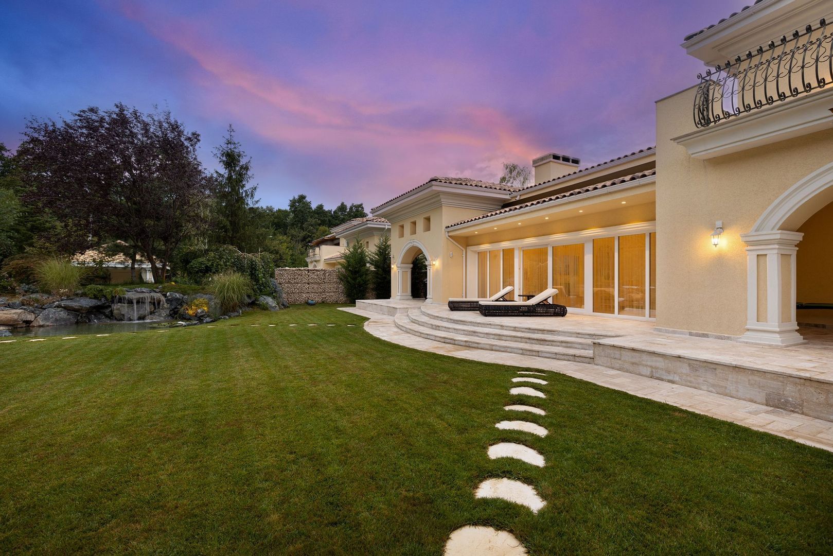 Vila deosebita langa pădure în Tunari - Poză 21