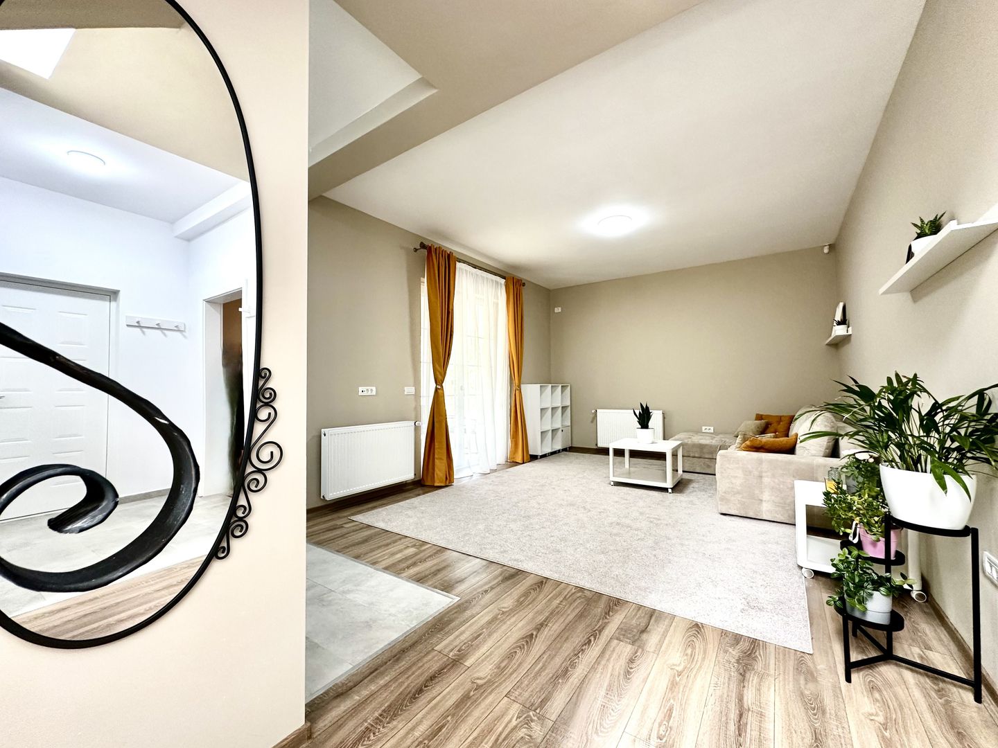 Casa cu 4 dormitoare de închiriat - Dumbravita - Poză 1