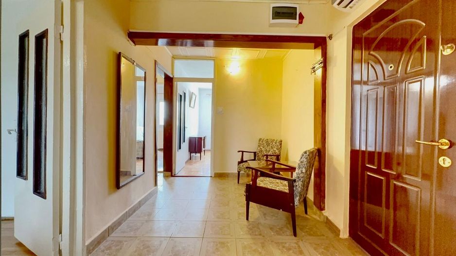 Apartament cu 3 camere de vânzare în zona Aradului - Poză 2