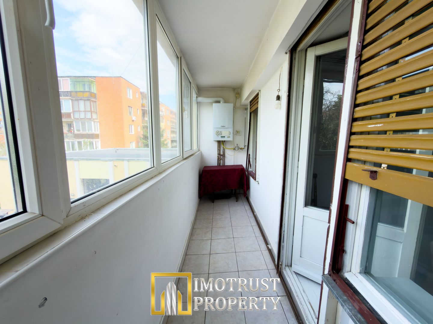 Apartament tip Samanta cu garaj de vânzare în zona Polivalentă - Poză 7