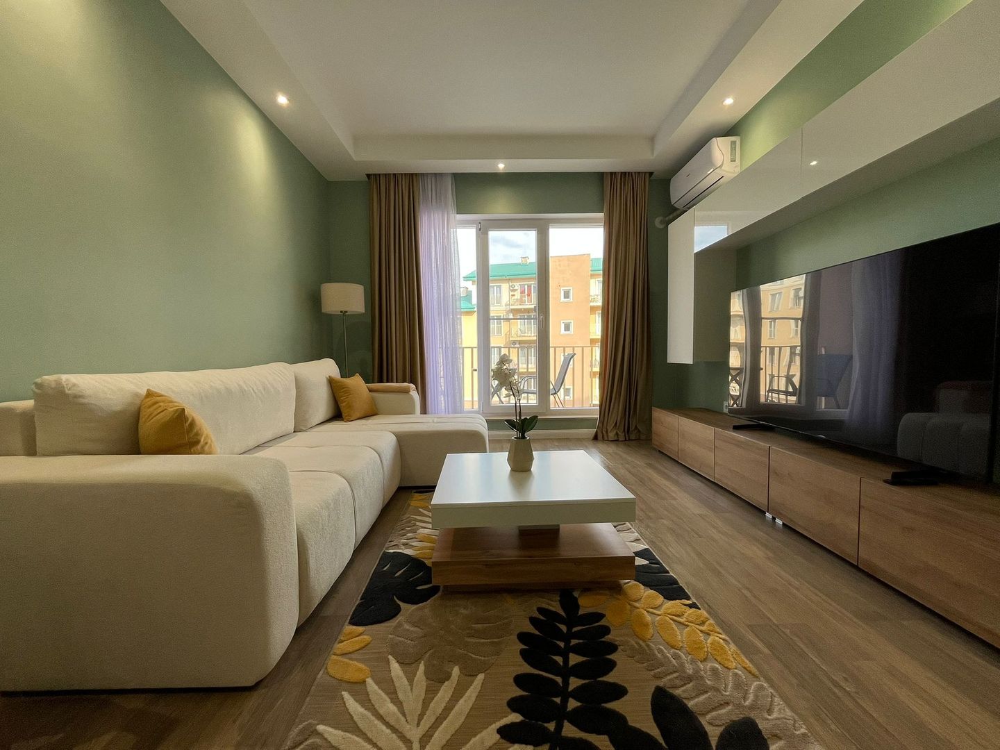 COSMOPOLIS - Apartament cu 4 camere, mobilat si utilat. - Poză 1