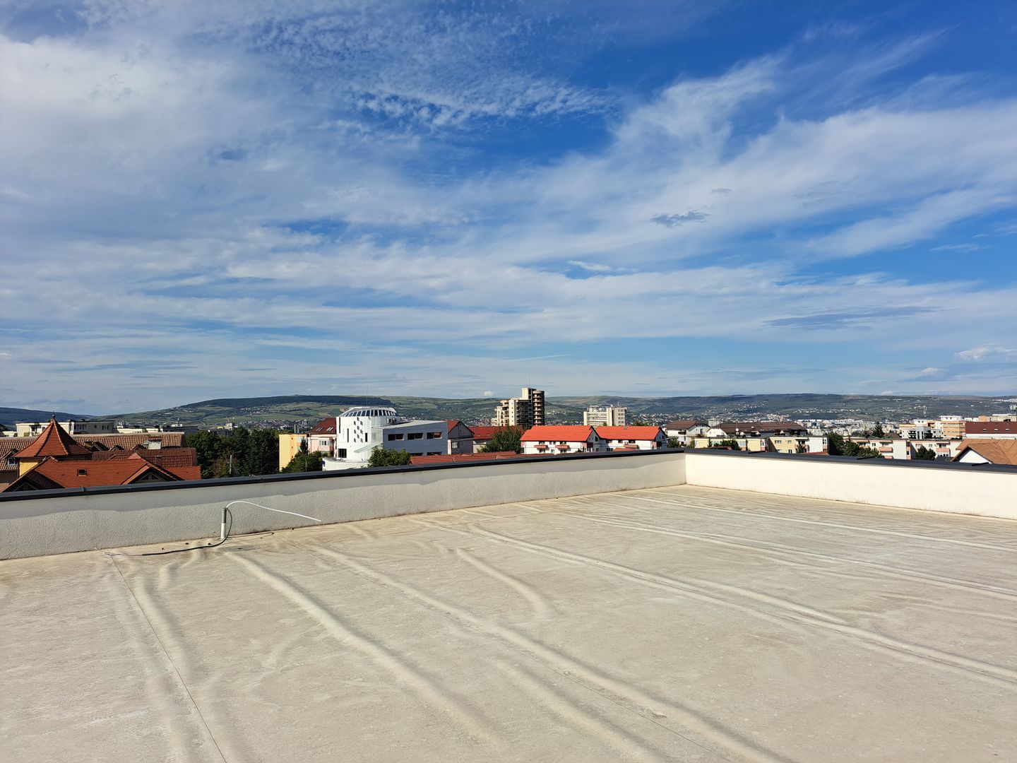 Penthouse 150 mp utili+ terase 200 mp+ 2 parcari subterane +curte 120 mp - Poză 2