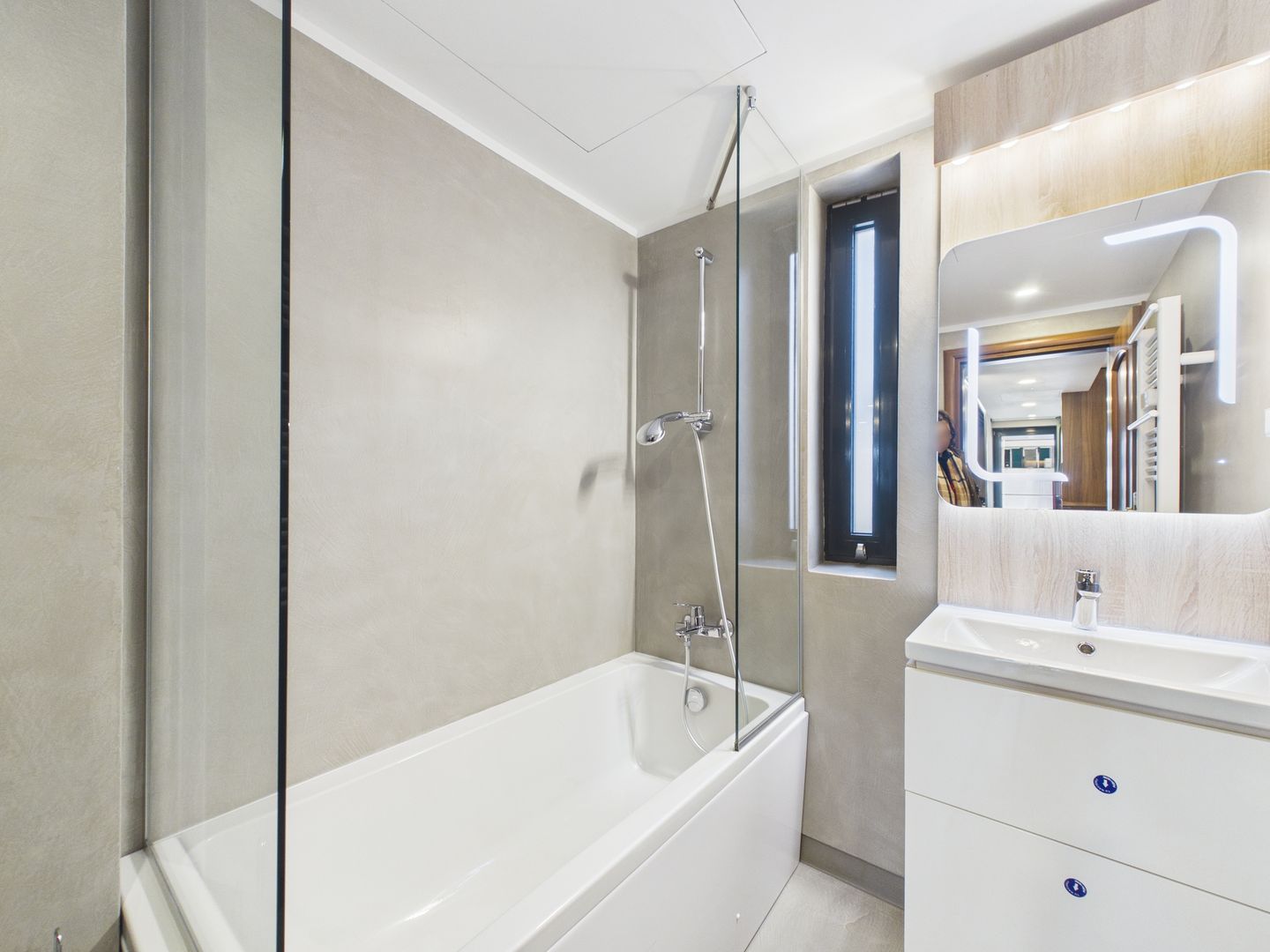 Apartament cu 2 camere, de inchiriat Bloc Teglia - Zona Decebal - Poză 8