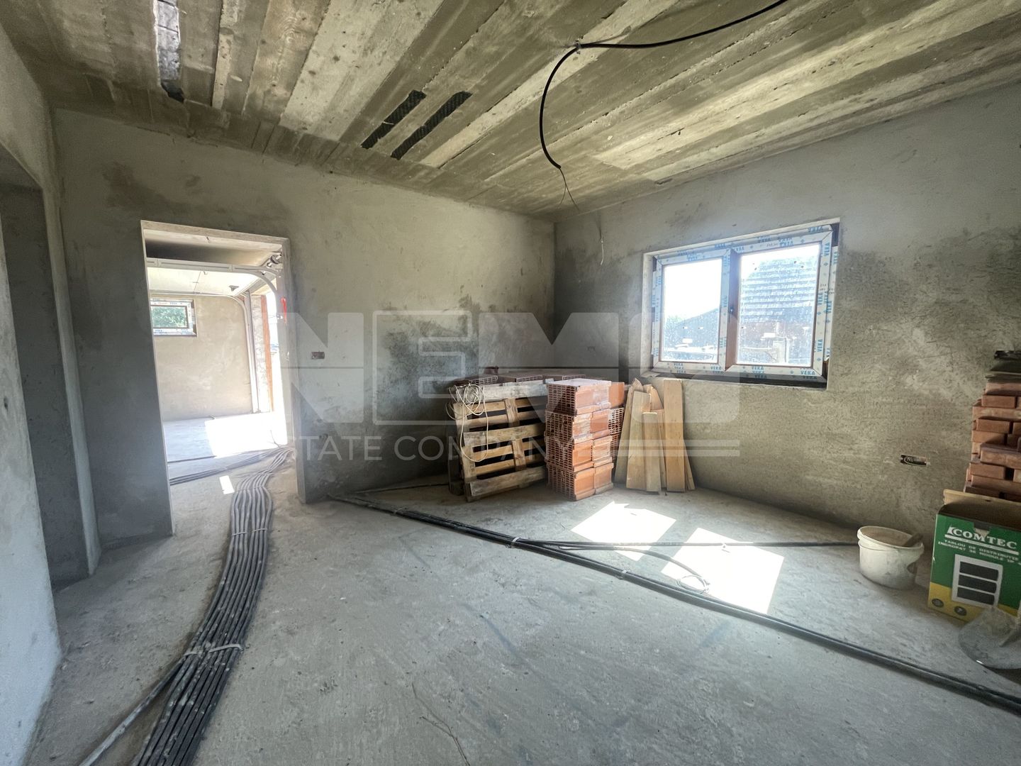 CASA LA ROSU DIN CARAMIDA + GARAJ I 12,5 ARI I VICOV DE SUS I - Poză 13