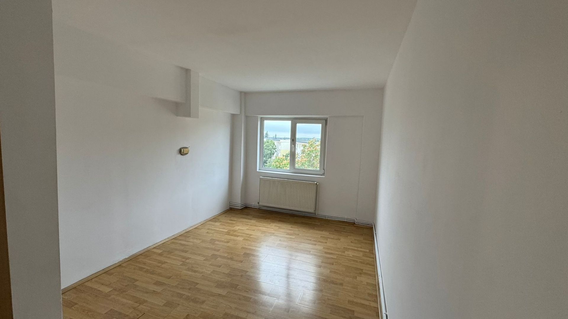 De vânzare apartament 2 camere, Studio Buftea, pregătit de mutat - Poză 5