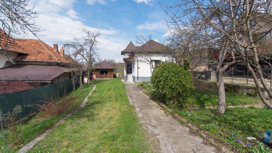 Casa cu 3 camere renovata - Poză 2