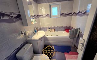 Apartament cu 3 camere in zona centrala - Filiasi - Poză 15