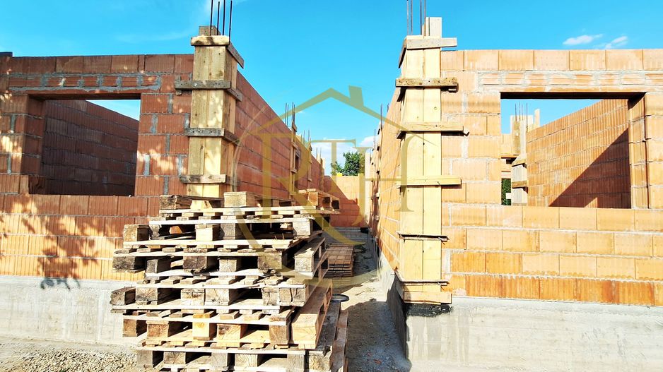 Oferim spre vanzare, Case tip duplex despartite prin spatiu verde, Giroc - Poză 14