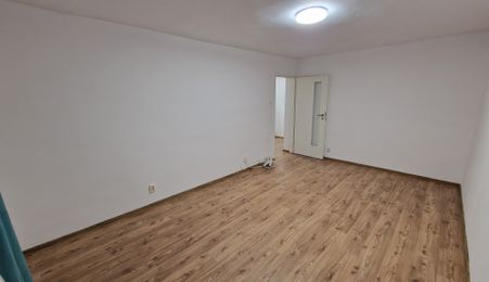 Apartament 3 camere | Parter înalt | Pivnita | Terezian