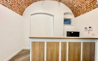 Spatiu birou in cladire istorica restaurata - Poză 4