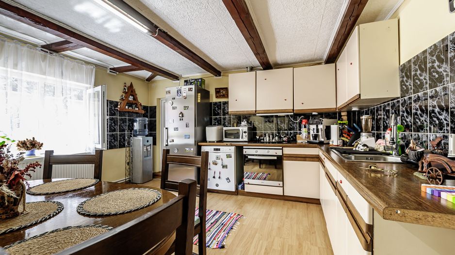 Proprietate vândută Casă spațioasă cu teren generos in Ghioroc - Poză 1