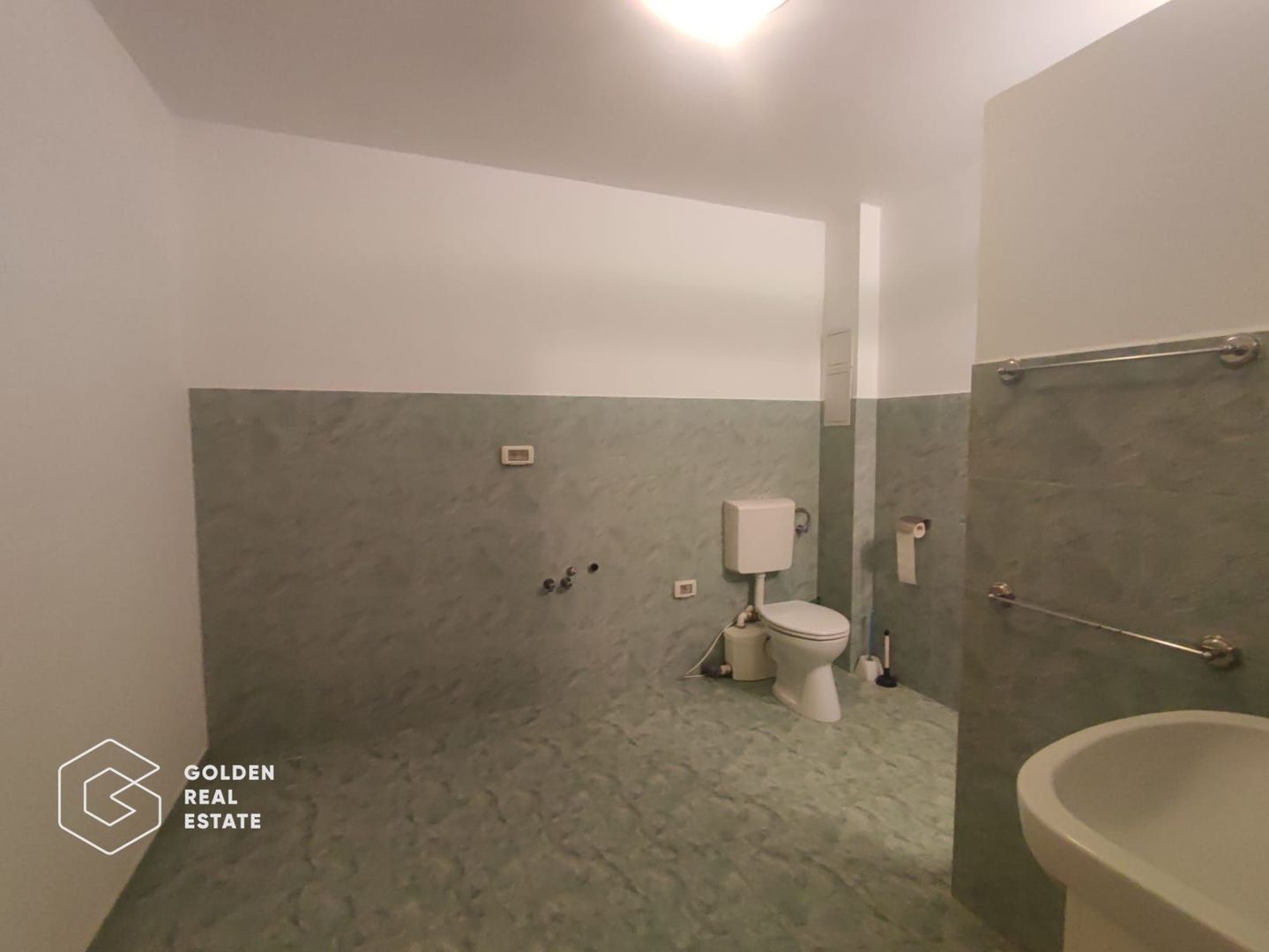 Casa solida, spatiu interior mare, zona Micalaca - Poză 11