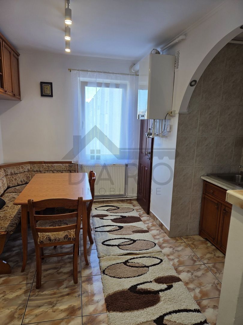 Închiriez apartament cu 3camere - Poză 2
