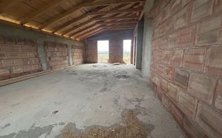 Casa la rosu de vanzare in Onesti - Poză 3