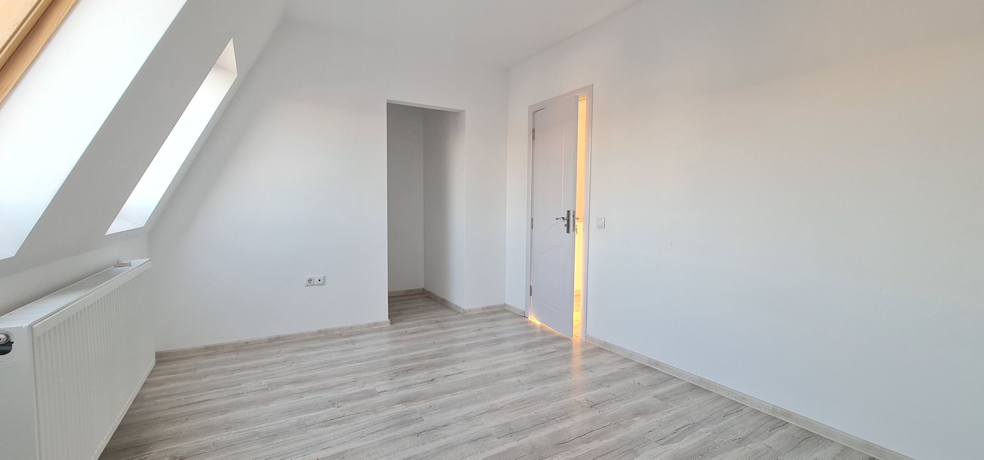 De inchiriat casa 4 camere bucatarie mobilata utilata Izvor - Poză 3