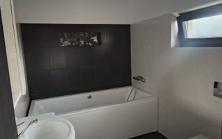 Casă neamobilată de închiriat, 200 mp, 5 camere, zona Poitiers, Iași - Poză 5
