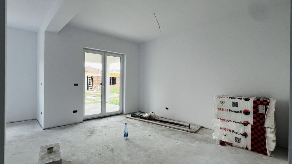 Duplex nou cu 5 camere despartit prin garaj - Dumbravita - Poză 2