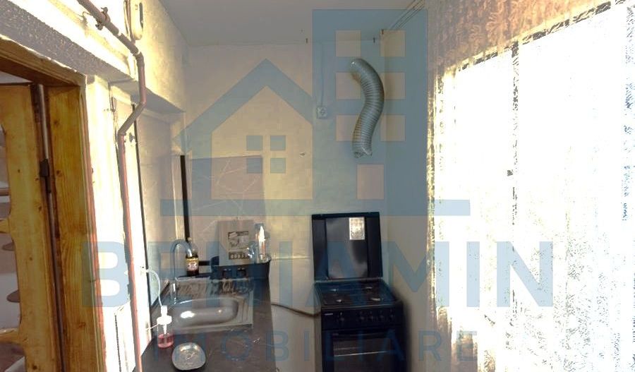 Apartament decomandat 3 Camere Renovat Utilat 1 Mai etaj 3 - Poză 9