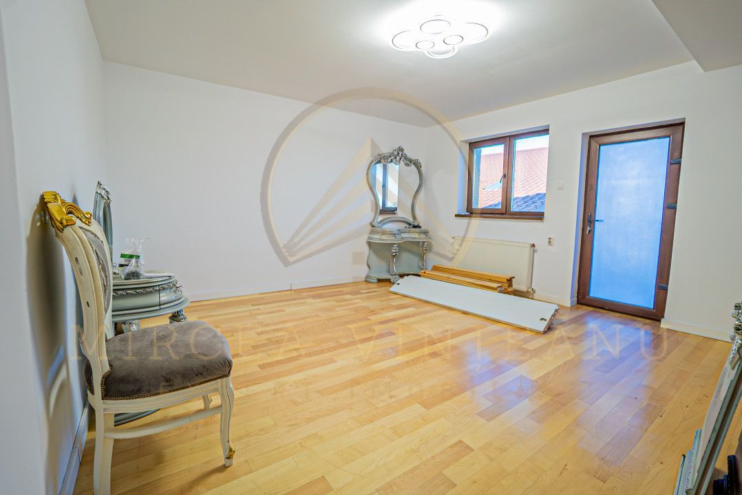 Lazu - Vila de vânzare compusă din P+1E+M. - Poză 20