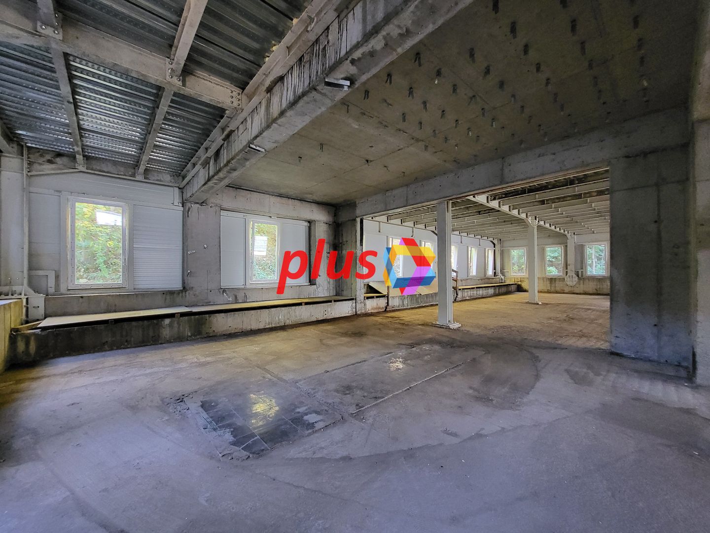 Clădire mixta -3600 mp - Poză 18