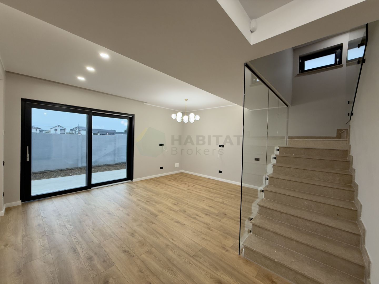 Vila individuala 5 camere Tunari 1 Decembrie - Poză 1