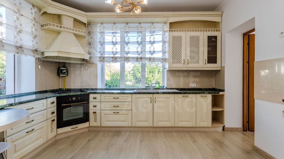 Vânzare, casă, 5 camere, str. Basarabilor, Buiucani - Poză 2