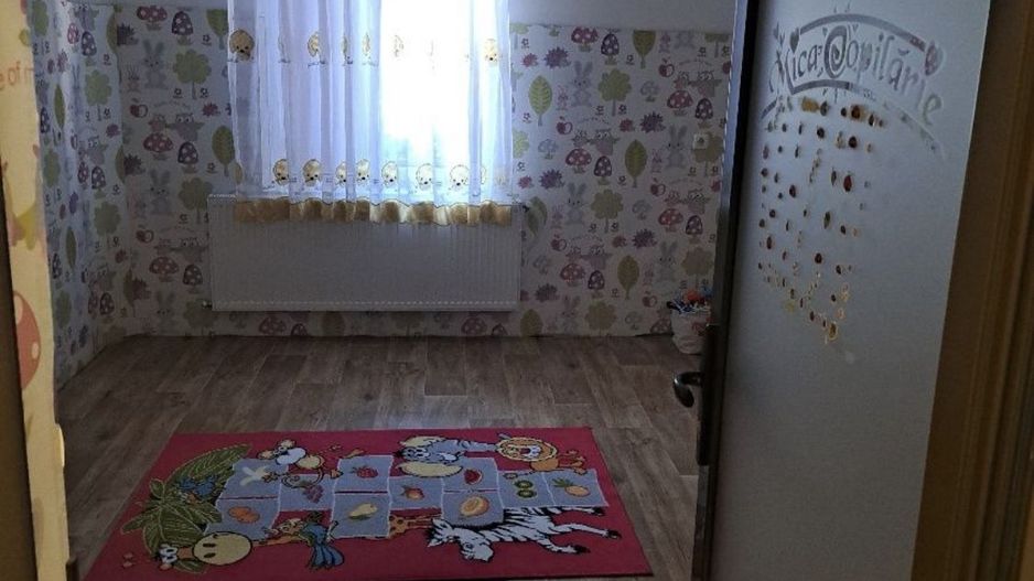 Casa in centrul orasului S+P+M Piata Mare - Poză 4