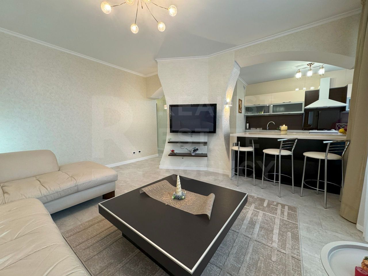 Chirie apartament, 3 camere, str. București, Centru - Poză 2