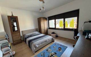 Casa generoasa LA CHEIE, curte 200 mp in Selimbar - Poză 13