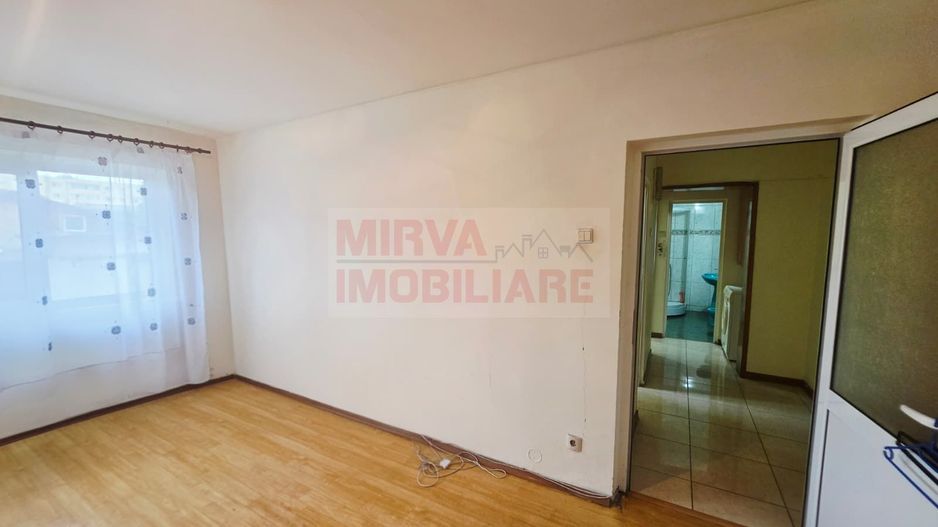 Vanzare apartament 2 camere decomandat, Malu Rosu, parter inalt - Poză 3