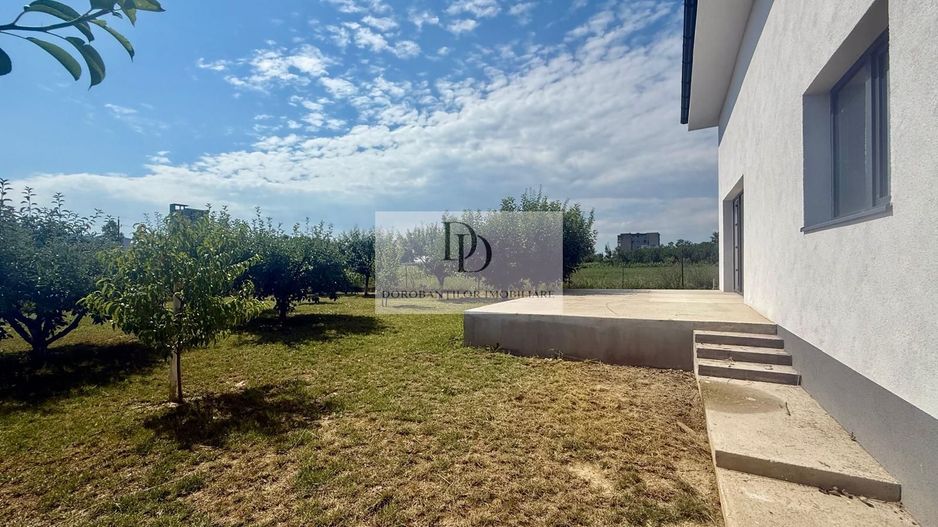 Vanzare 3 case | Teren 1400 mp | Garaj auto + Anexe - Poză 6