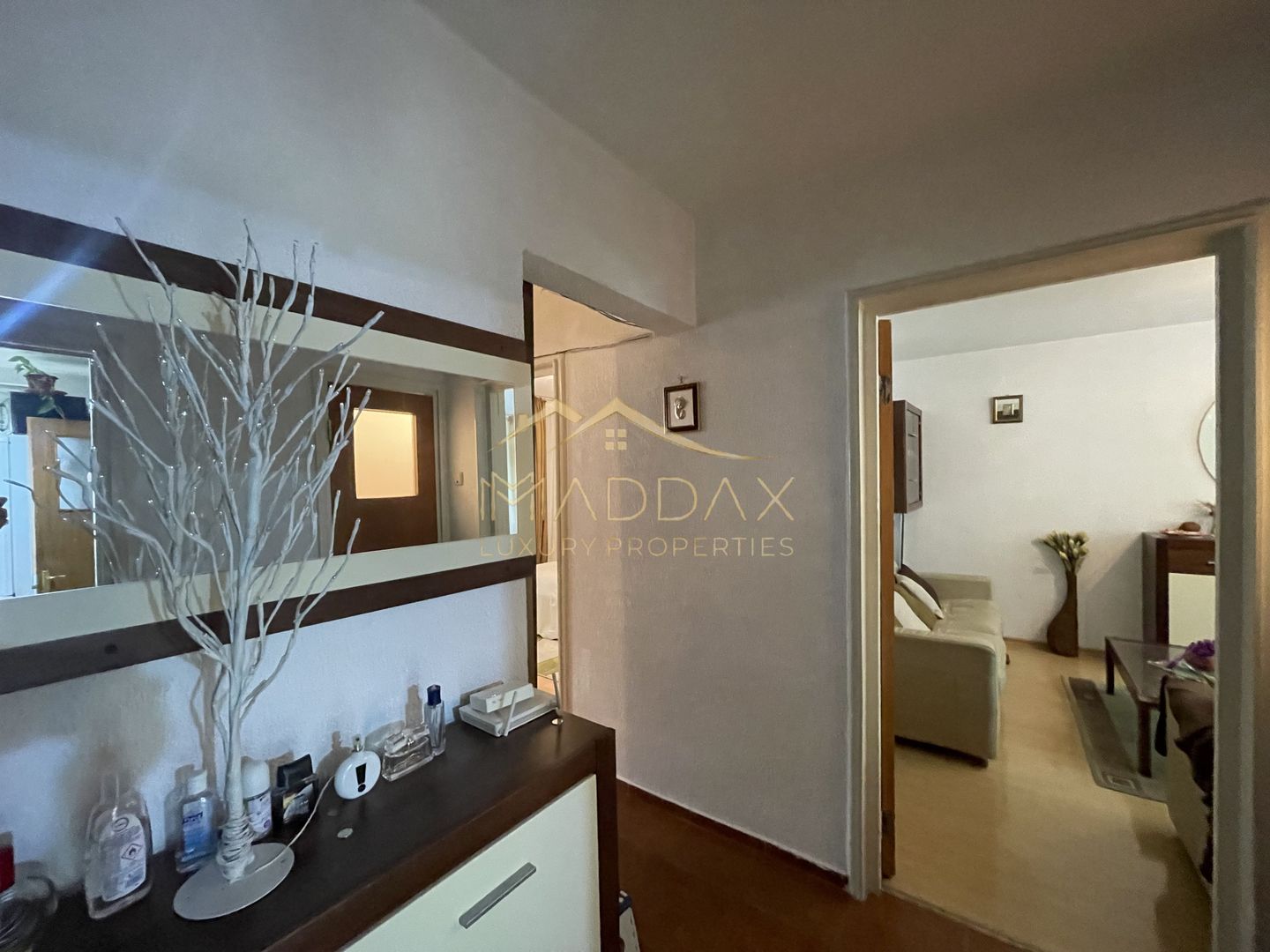 //Apartament 4 camere****Parcare + Boxa//Apusului - Poză 1