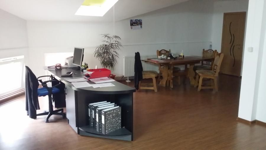 Vand apartament tip mansarda pe Ady Endre 2 camere living mare bucatarie si baie - Poză 2