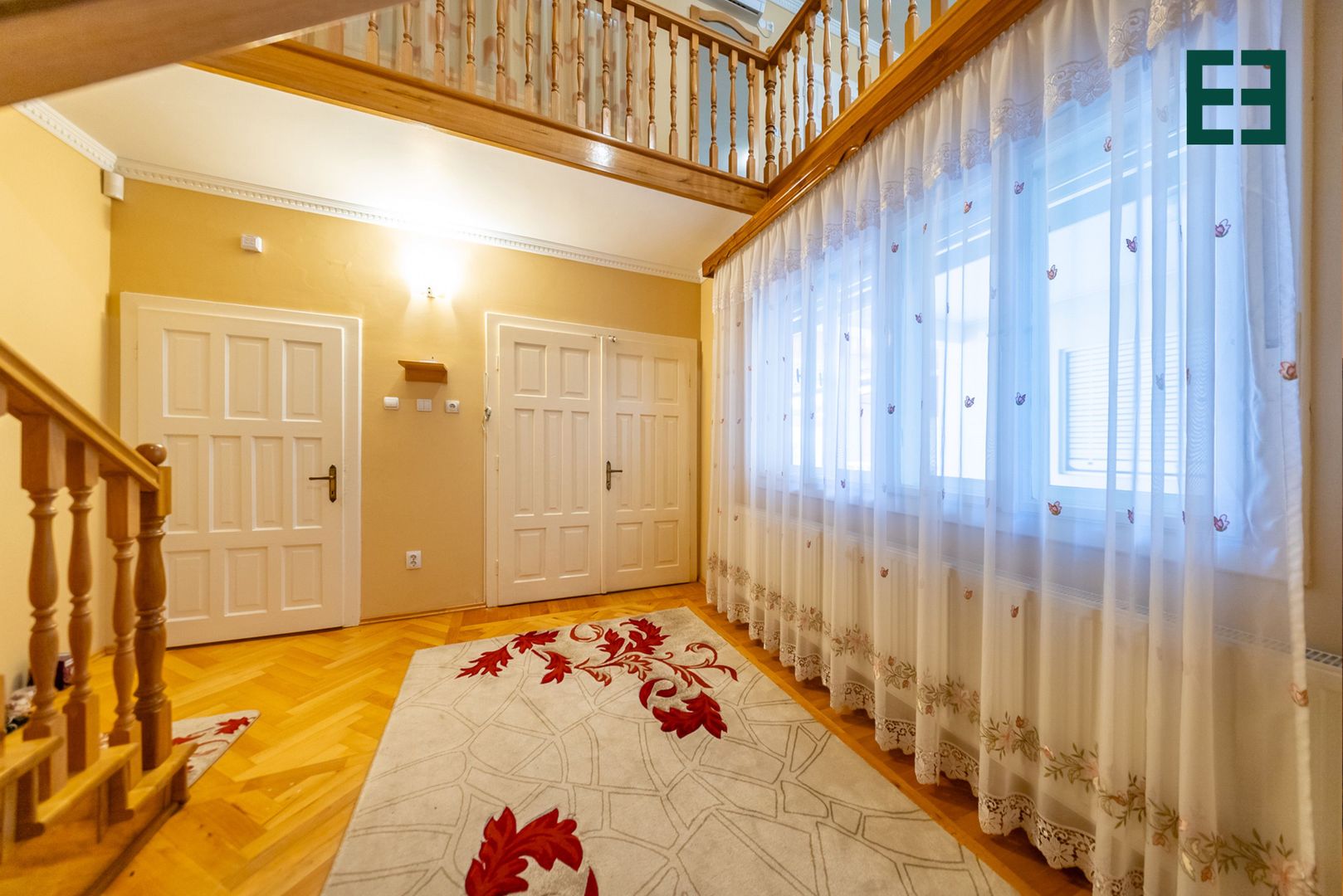 Casă spațioasă în orașul Pâncota județul Arad - Poză 2